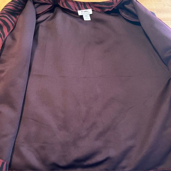 Cathy by Cathy Daniels Maroon Black Animal Zebra Print Full Zip Cardigan Size 16 - Picture 8 of 11